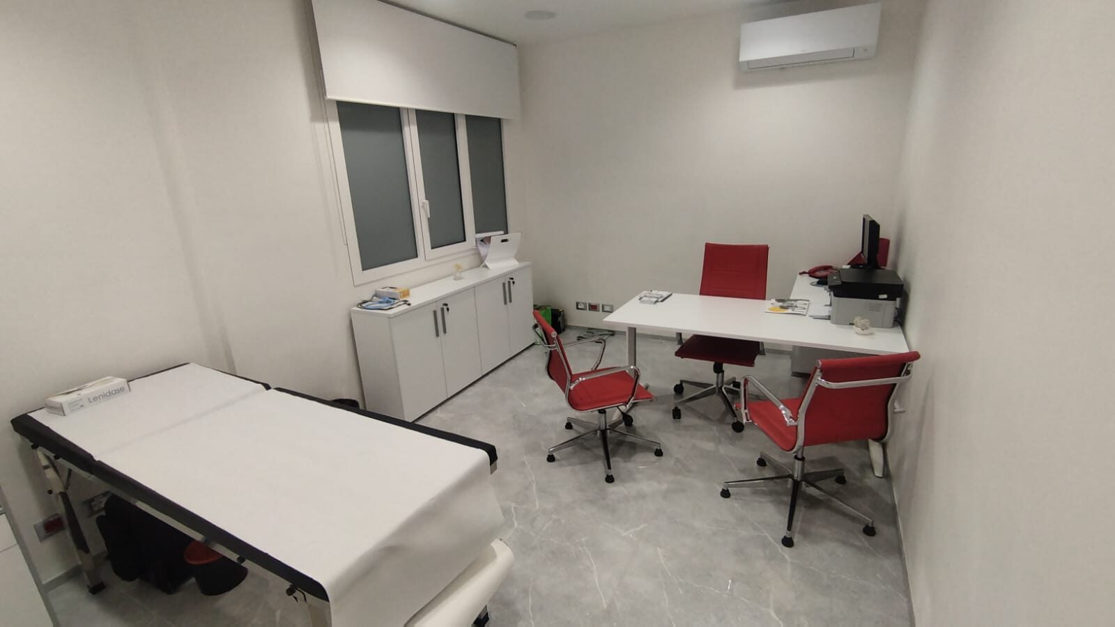 Studio medico del Centro Cardiologico Ragusa, attrezzato per le visite
