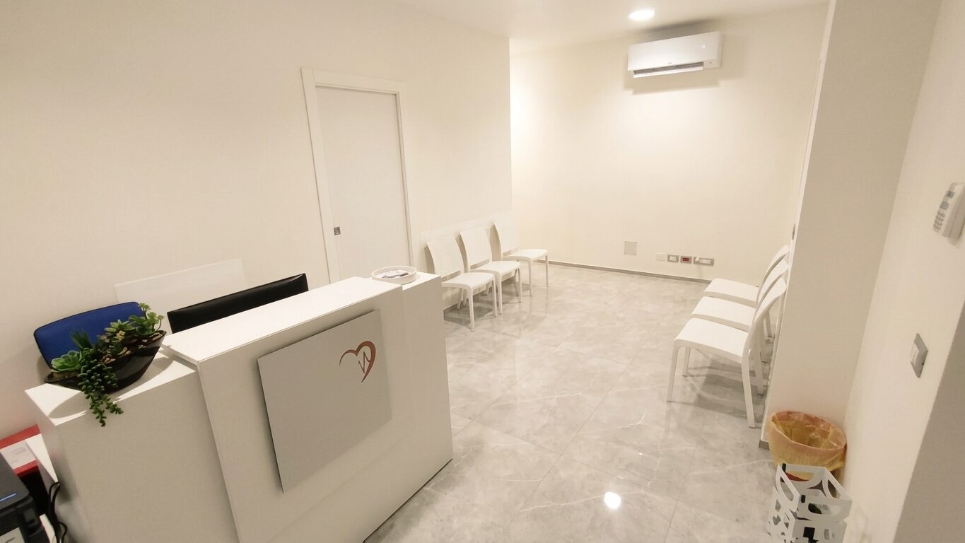Reception del Centro Cardiologico Ragusa, ambiente curato e accogliente